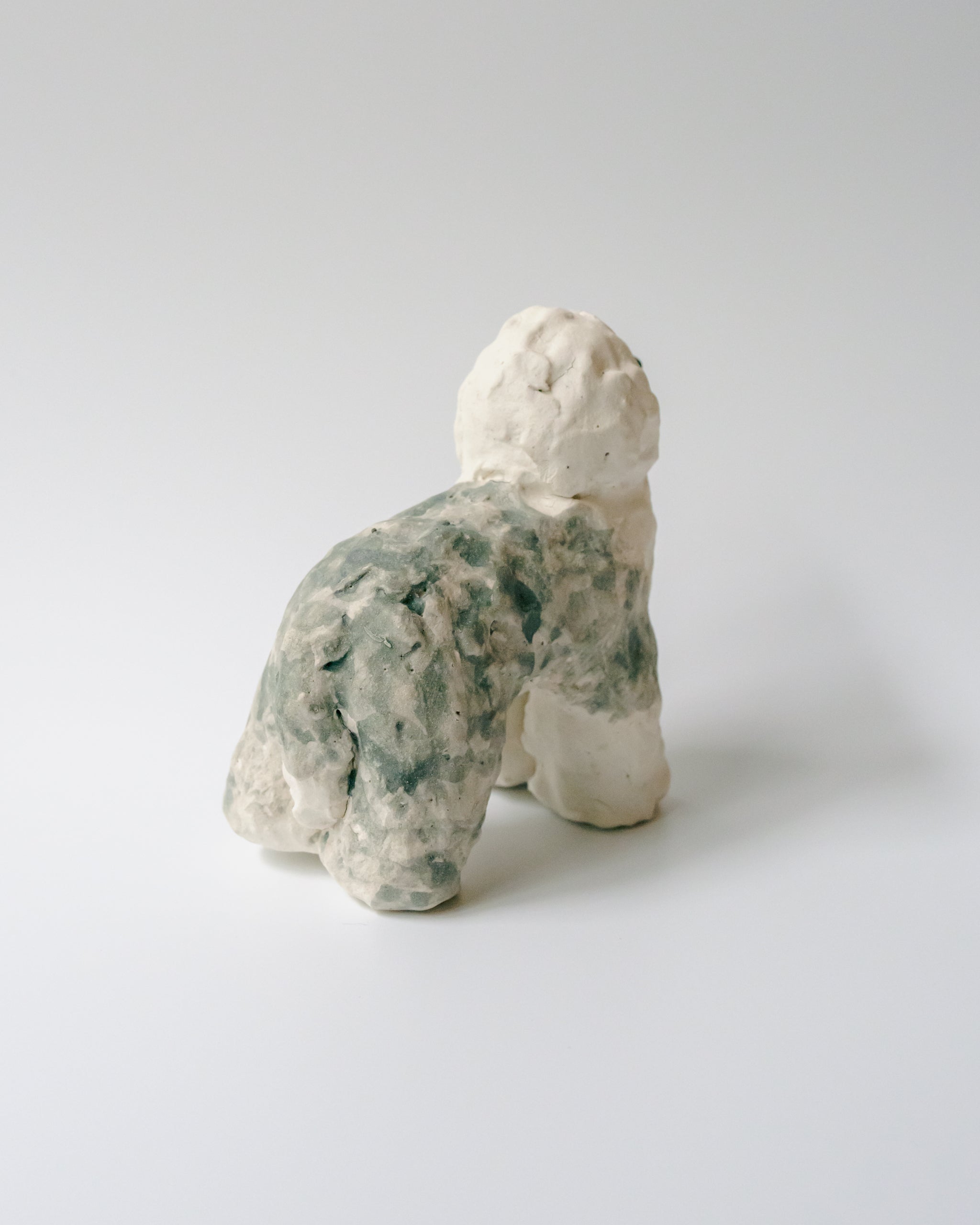 犬のオブジェ – B