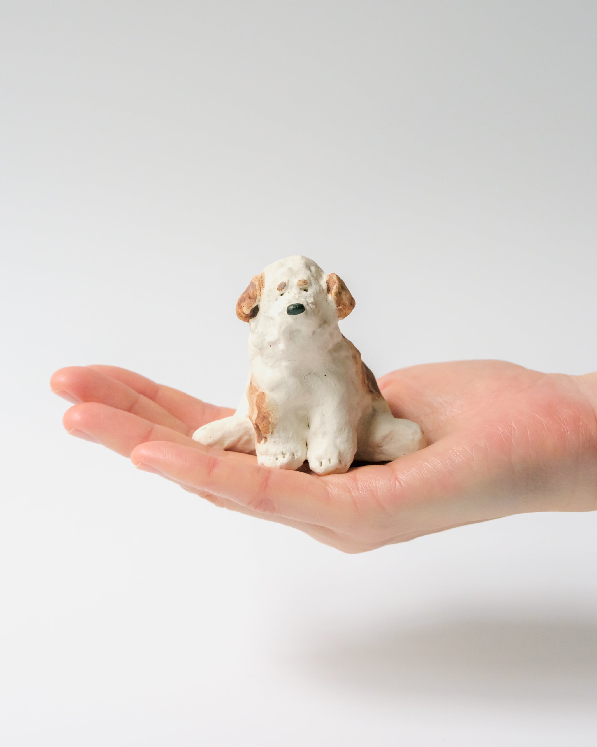 犬のオブジェ – H