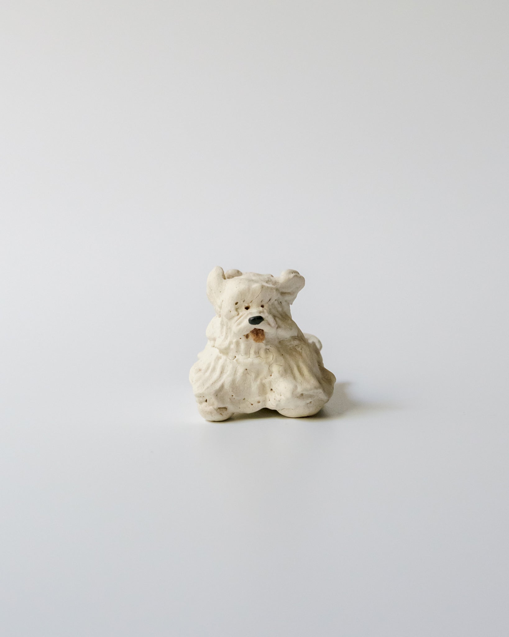 犬のオブジェ – H
