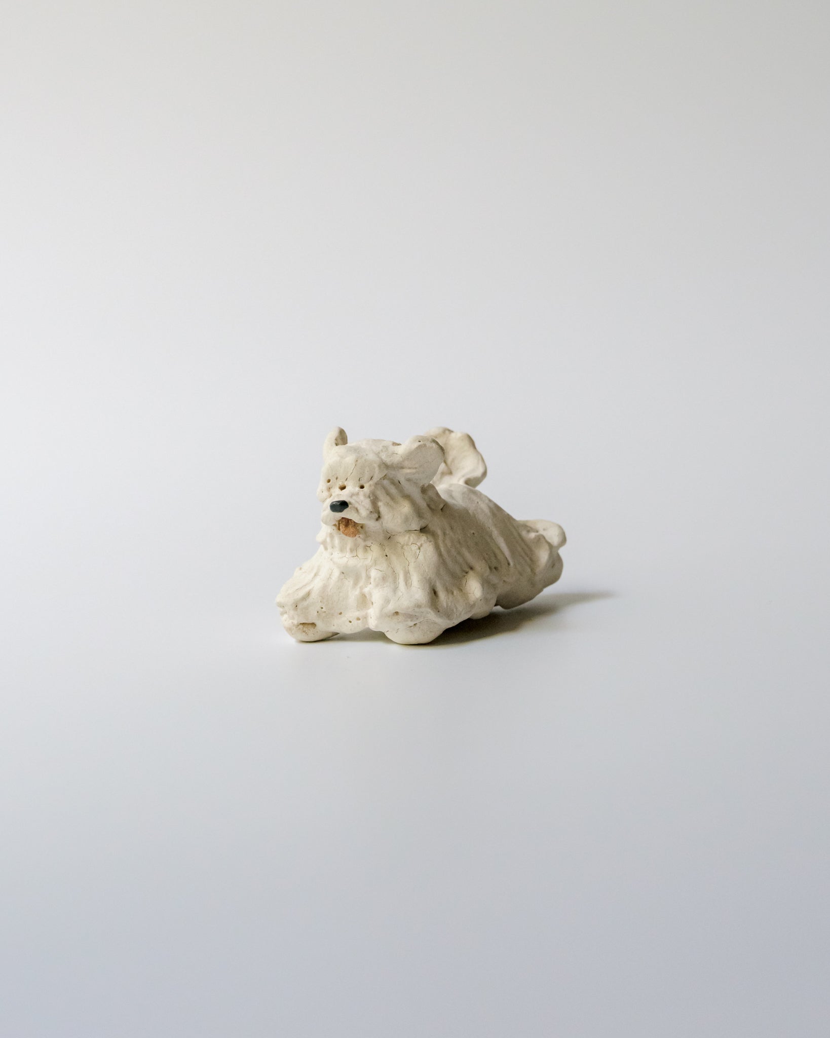 犬のオブジェ – H