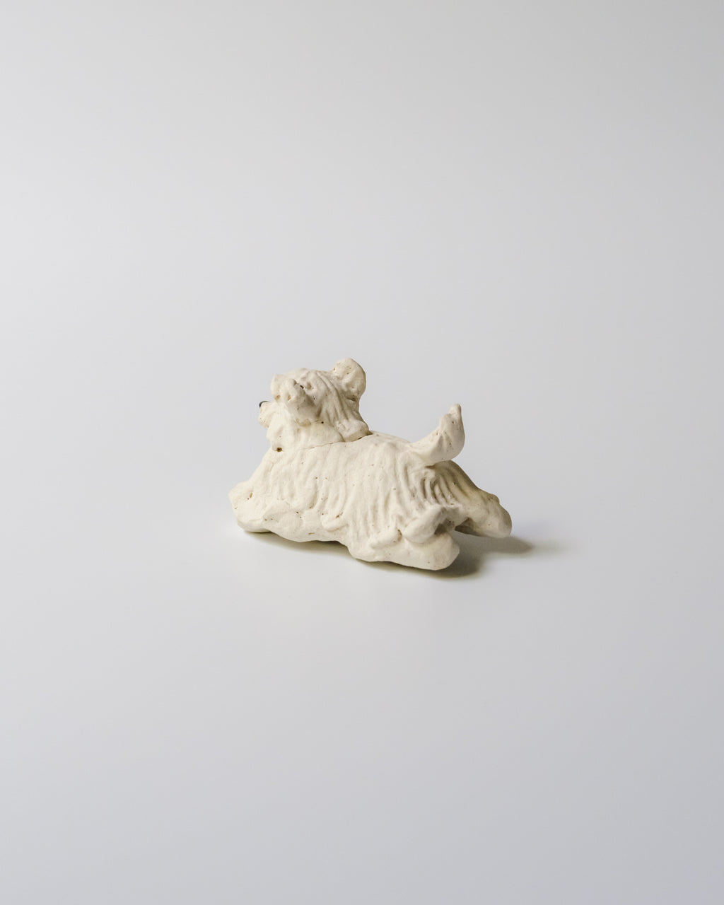 犬のオブジェ – H