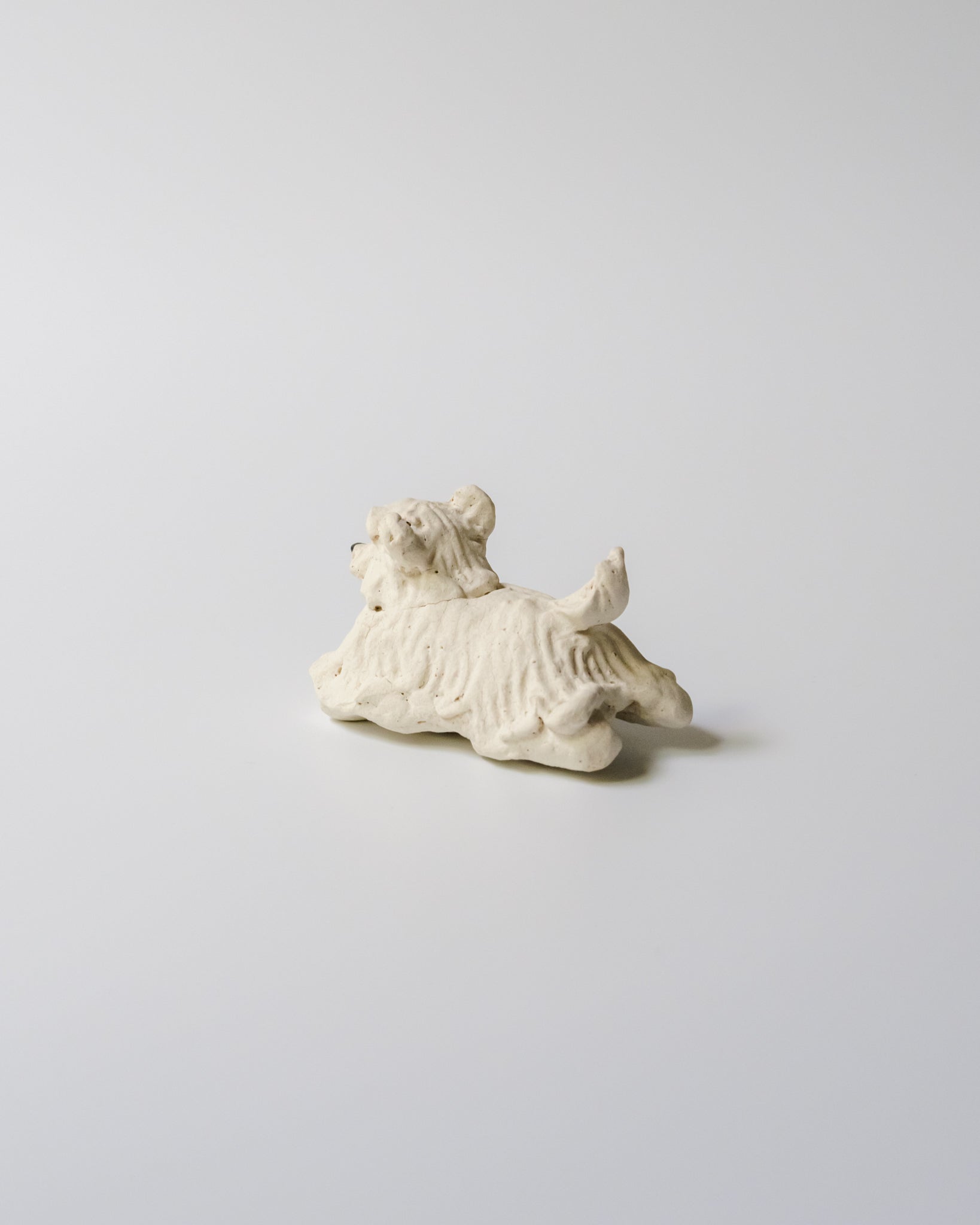 犬のオブジェ – H