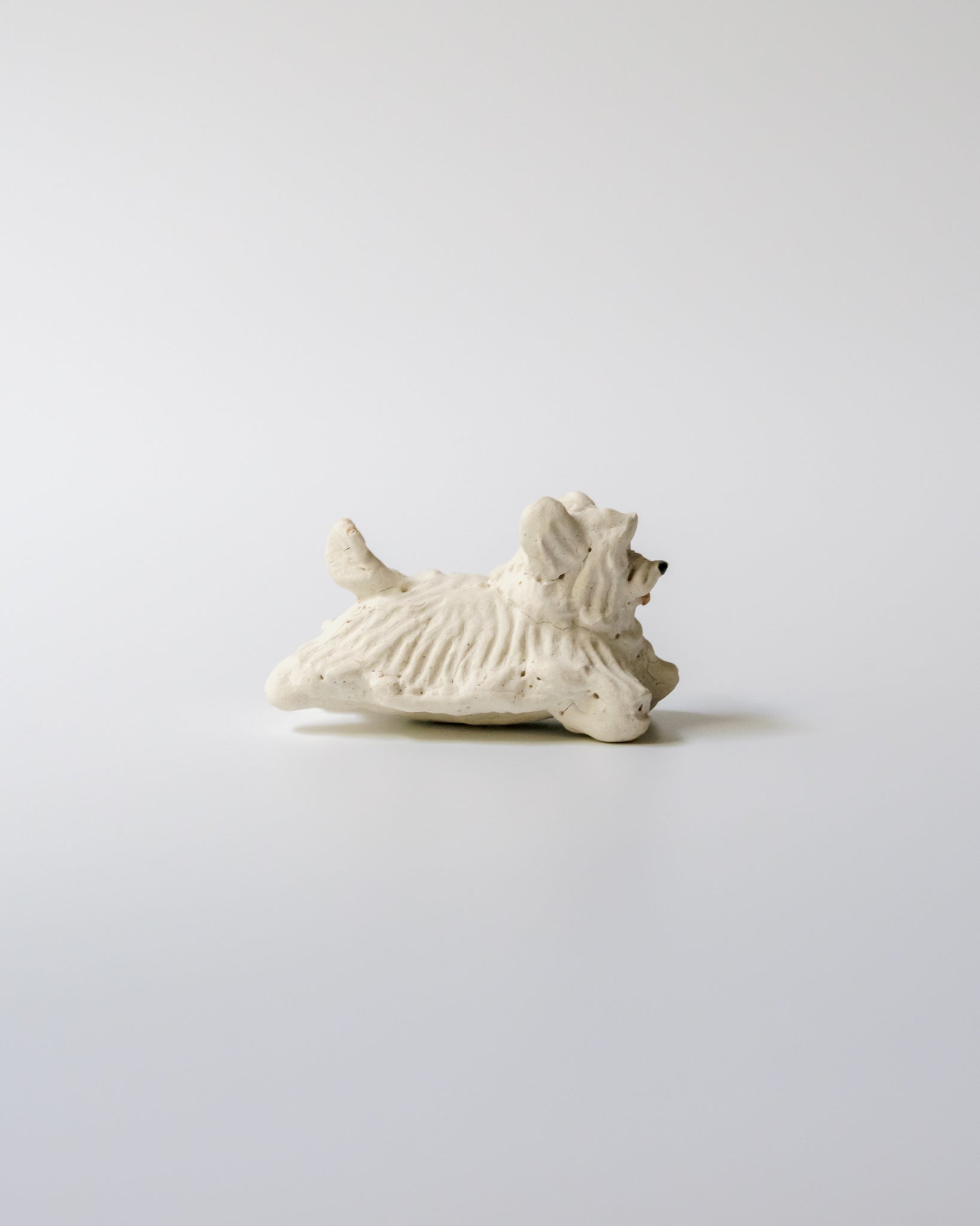 犬のオブジェ – H