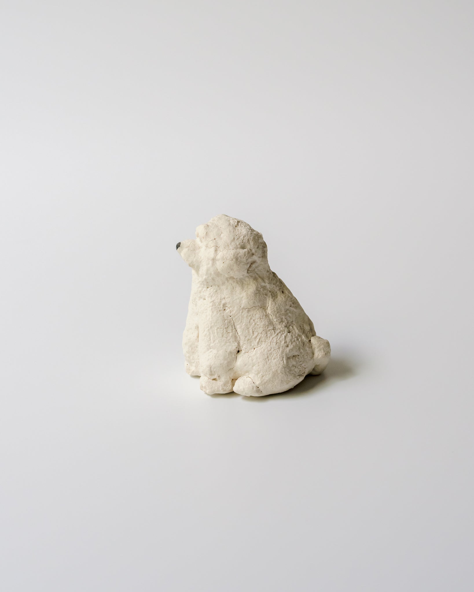 犬のオブジェ – J