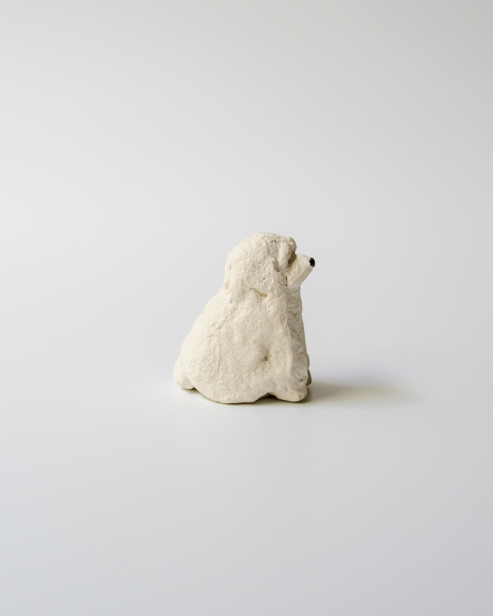 犬のオブジェ – J
