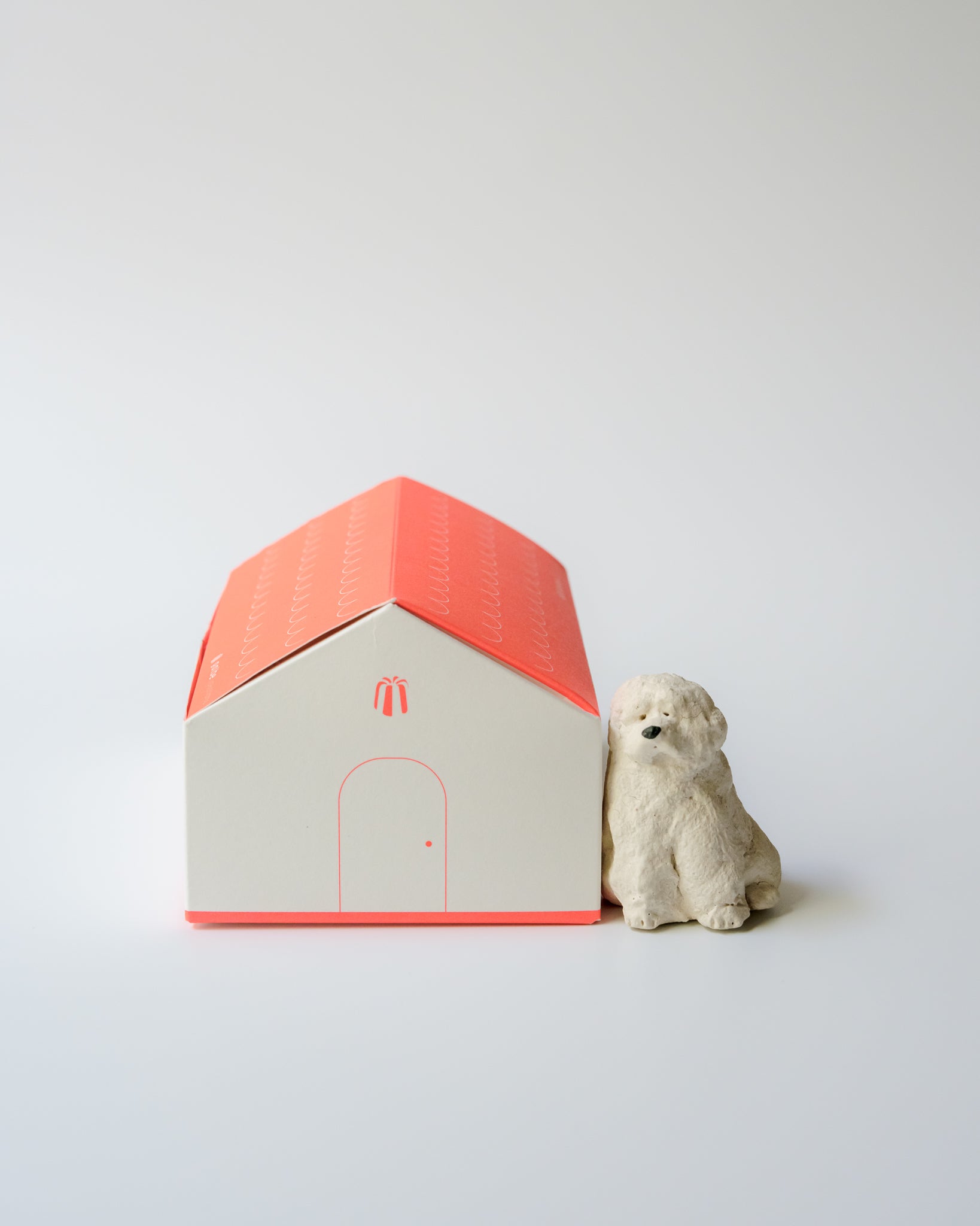犬のオブジェ – J